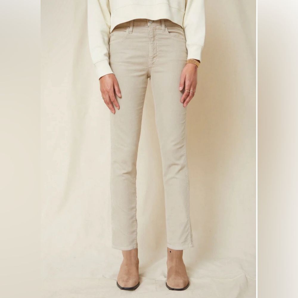 Amo Chelsea crop in pumice chord